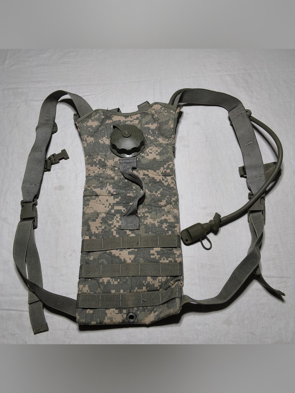 USGI MOLLE II Hydration System Carrier ACU Digital Camo 100oz 3L Backpack